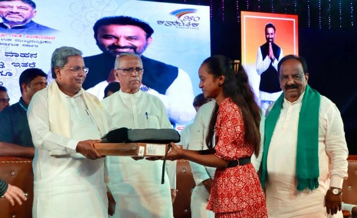 Karnataka Free Laptop Scheme 2023 Distribution
